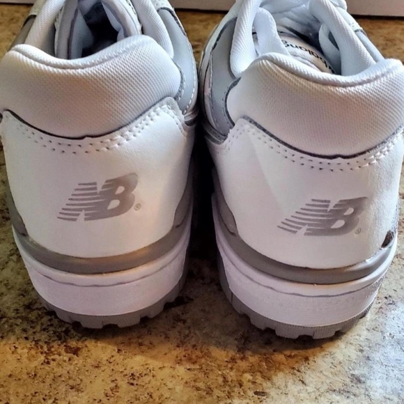 New balance womens 550 shoes - Picture 3 of 8